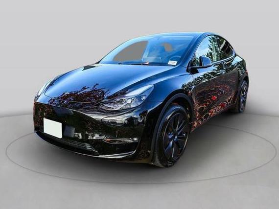 TESLA MODEL Y 2025 7SAYGAEE0SF227351 image